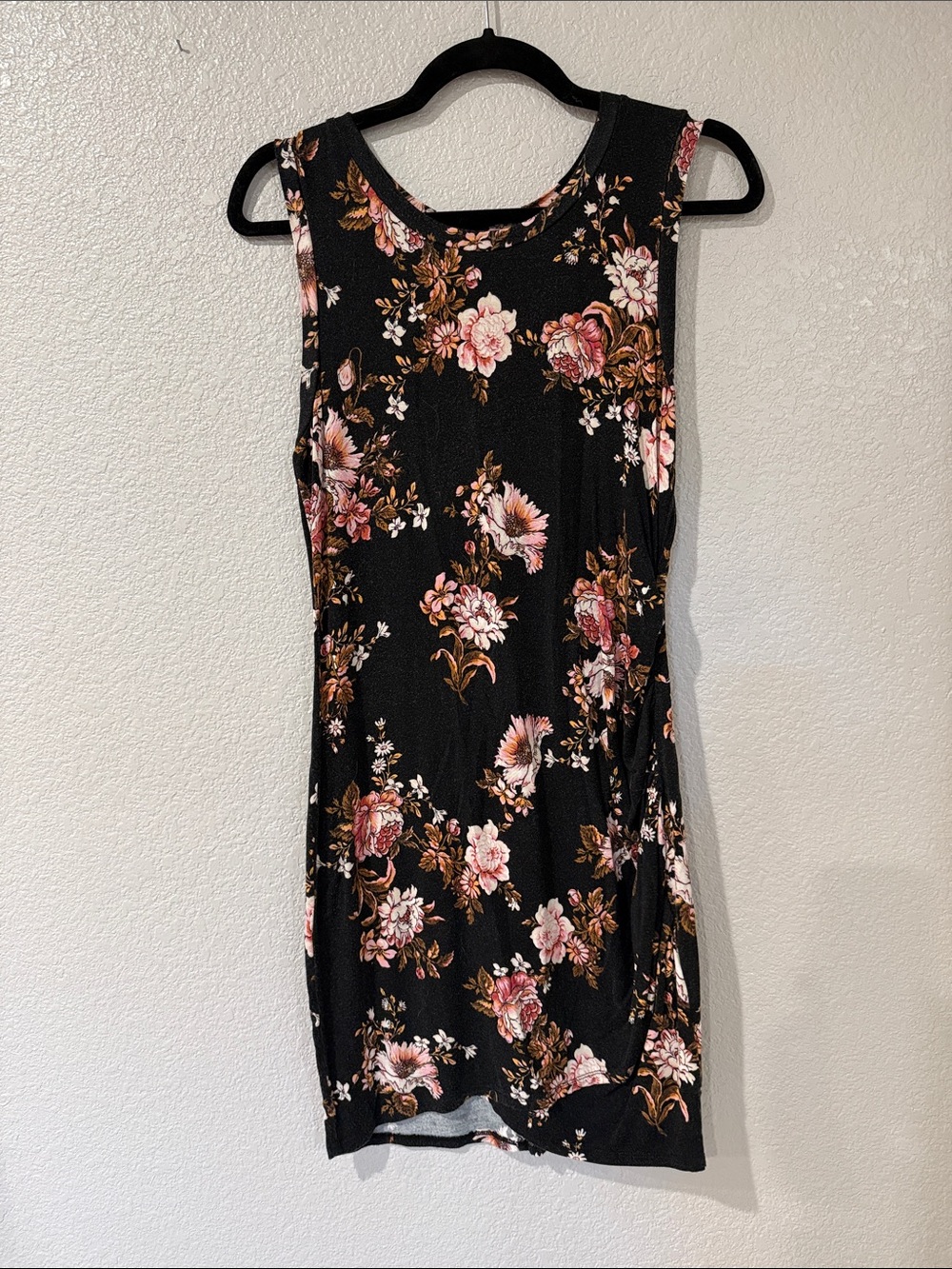 Black Sleeveless Floral Shift Dress - Pink Floral